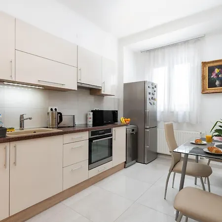 Deluxe With Free Car Park Apartament