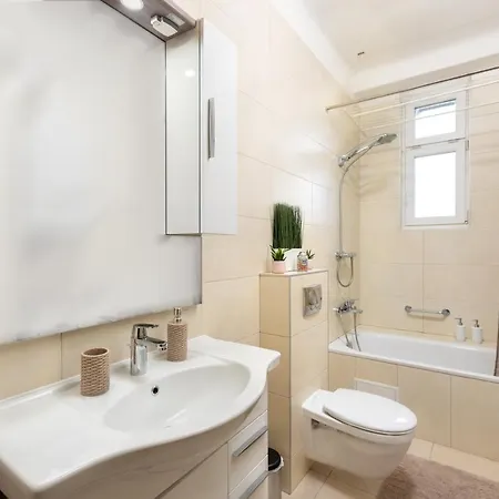 Apartment Deluxe With Free Car Park *